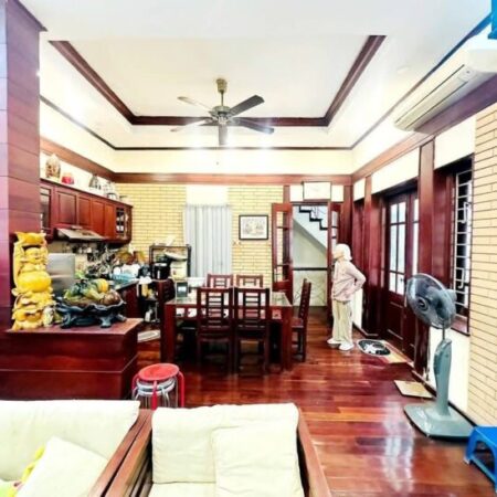 MẶT NGÕ NGUYỄN TRÃI – LÔ GÓC, NHÀ ĐẸP Ở NGAY – 30M RA PHỐ – GIÁ CHỈ 9.5 TỶ