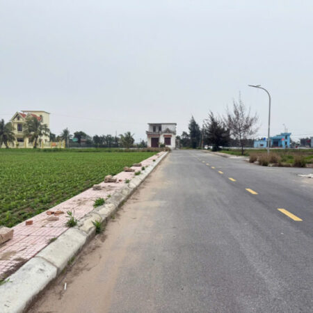 Nhỉnh 2 tỷ em bán trục chính đường 10m giao phong quất lâm sát Flamingo