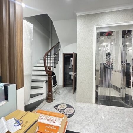 BÁN NHÀ -PHỐ HOÀNG CẦU- 7 TẦNG CẦU THANG MÁY-Ô TÔ LÙI CỬA -NHÀ ĐẸP-Ở LUÔN-PHÁP LÝ CHUẨN