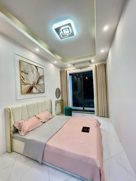 PHỐ VÕ THỊ SÁU-HAI BÀ TRƯNG DT 30 MET, 3 TẦNG, NGÕ RỘNG 3 M, NGÕ THÔNG,50 RA Ô TÔ, GẦN HỒ,CÔNG VIÊN