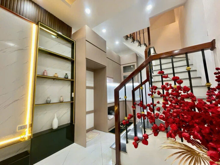 PHỐ VÕ THỊ SÁU-HAI BÀ TRƯNG DT 30 MET, 3 TẦNG, NGÕ RỘNG 3 M, NGÕ THÔNG,50 RA Ô TÔ, GẦN HỒ,CÔNG VIÊN