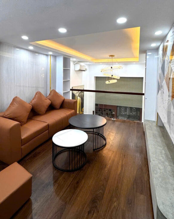 TRUNG TÂM NGÃ TƯ SỞ, CHỦ TẶNG NỘI THẤT, GẦN HỒ, GIÁ XỊN 6.7 TỶ.