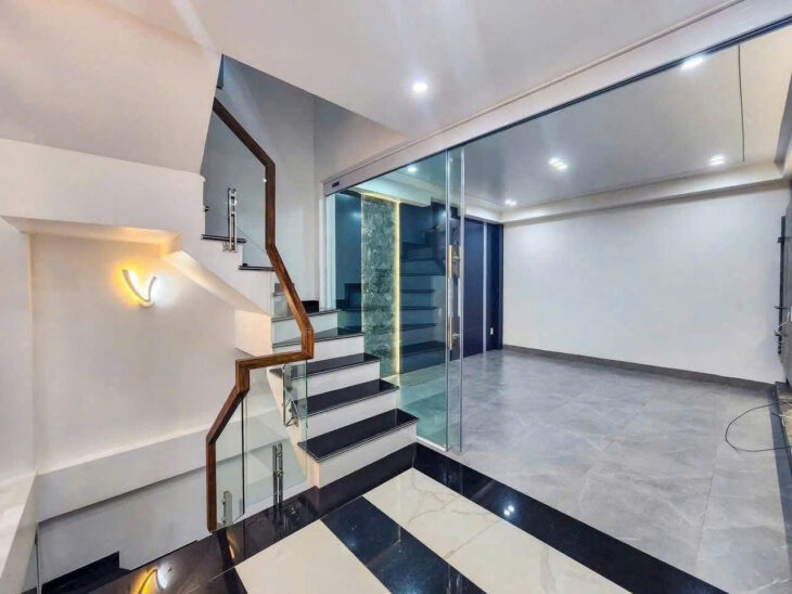 Nhà mặt ngõ tuyến 2 Khúc Thừa Dụ – 42m 4 tầng mới tinh, ô.tô vào nhà, giá 4.2 tỉ