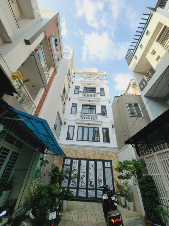 Hiếm có khó tìm – nhà 5 tầng, 67m², hẻm xe hơi, full nội thất gỗ quý – chỉ 6.8 tỷ. Không có căn thứ