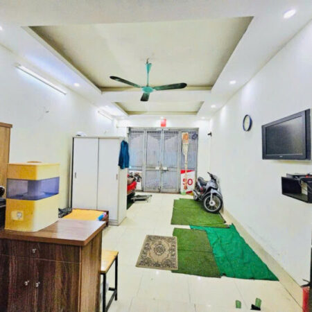 Bán nhà Đê La Thành gia đình tự xây 45m x 5 tầng 3 phòng khép kín rộng – lô góc giá 8,8 tỷ