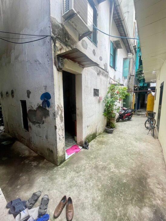 BÁN NHÀ CẤP 4- PHỐ HOÀNG CẦU- ĐẤT PHÂN LÔ -Ô TÔ VÀO TẬN CỬA