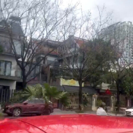 Cho thuê lâu dài biệt thự Thành Phố Giao Lưu, 368m2, 4 tầng, view hồ, kinh doanh đỉnh