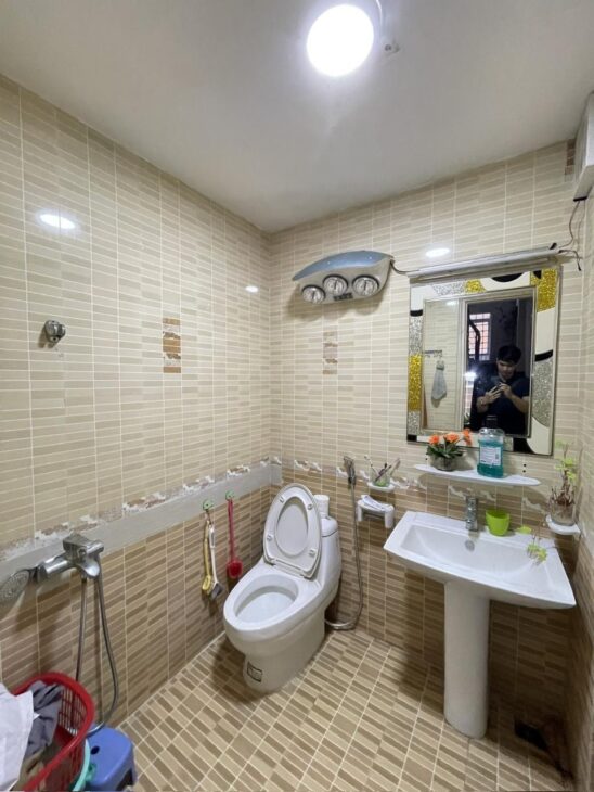 BÁN NHÀ MẶT NGÕ THÁI THỊNH. LÔ GÓC-2 THOÁNG-Ô TÔ ĐỖ CỬA,