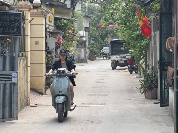 nhà 8 tầng thang máy đường đôi Phú Thượng hàng xóm Ciputra, ô tô vào nhà, dt 80m2, mt 7m, giá chỉ