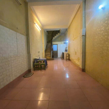 Cần bán nhà Nguyễn Văn Cừ, vị trí đẹp, muôn vàn tiện ích, giao thông thuận tiện.