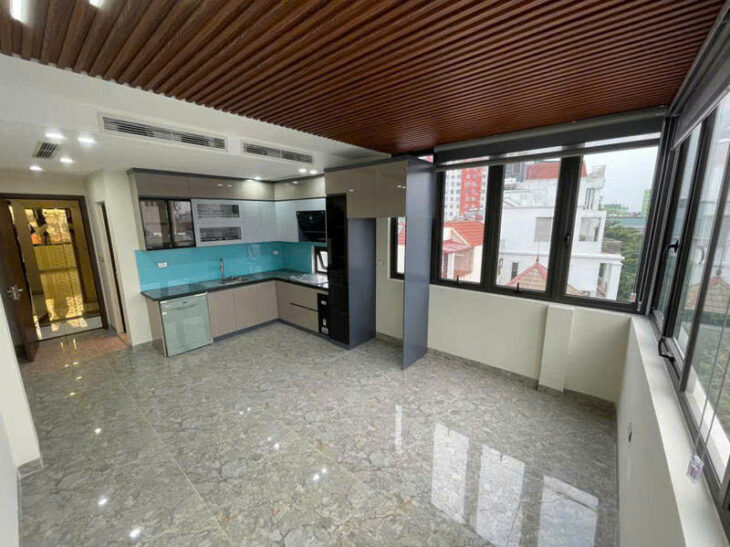 Cần bán nhà đẹp Nguyễn Văn Cừ, có gara để xe, 2 thoáng, tiện ích đầy đủ.