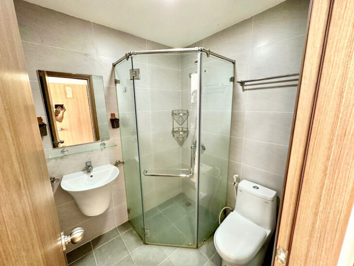 Bình Dương ! Mình chính chủ cần bán căn hộ B21.20 full nội thất và thiết bị. Tel : 0917789279 (