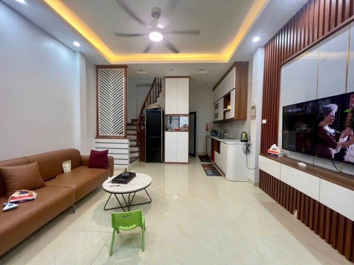 PHÂN LÔ HOÀNG VĂN THÁI, Ô TÔ TRÁNH KINH DOANH ĐỈNH, GIÁ 12.6 TỶ.