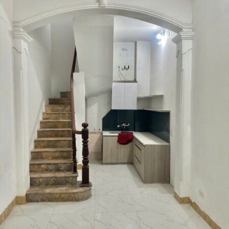 VĂN CHƯƠNG-CHỈ NHỈNH 5 TỶ-DT 27m x 5 TẦNG-DÂN XÂY-GẦN HỒ-30m Ô TÔ TRÁNH