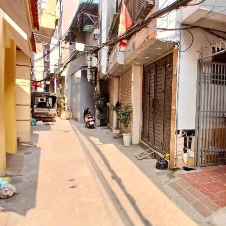 Bán nhà Nguyễn Chính –Tân Mai, gần phố, ô tô tránh 5 tầng 30m2 giá chỉ 5.75 tỷ