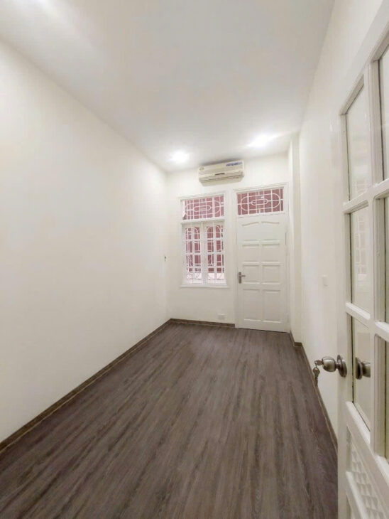 NHÀ DÂN XÂY, THOÁNG ĐẸP – 30M RA MẶT PHỐ HỒNG HÀ – HỘ KHẨU HOÀN KIẾM Hồng Hà 37m, 4T, MT 4.6m, giá