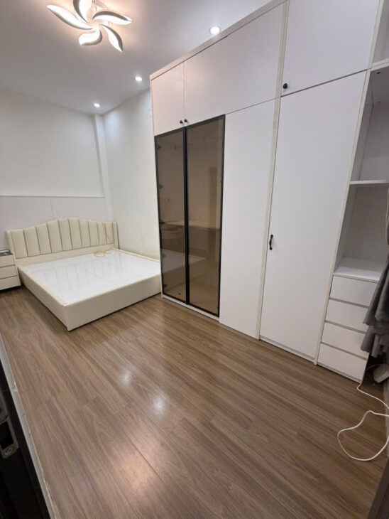 Nhà riêng sát phố, công viên, đẹp và hiếm, trung tâm quận Hai Bà Trưng, 28m2, 4 tầng, 3 ngủ, giá