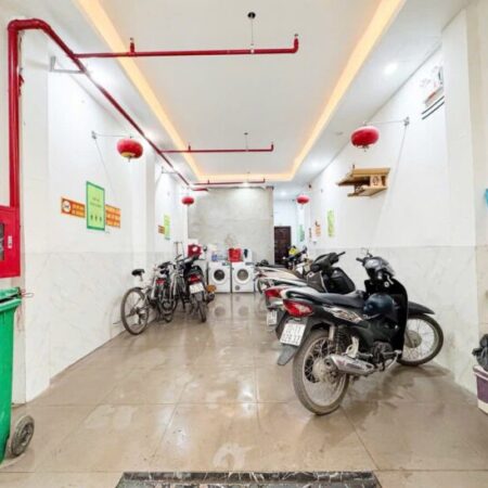 TÒA NHÀ DỊCH VỤ ĐƯỜNG LÁNG – 13 PHÒNG KHÉP KÍN, DOANH THU 70TR/1 THÁNG – GIÁ 15 TỶ