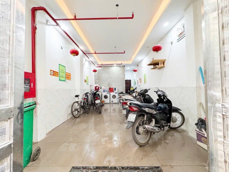 TÒA NHÀ DỊCH VỤ ĐƯỜNG LÁNG – 13 PHÒNG KHÉP KÍN, DOANH THU 70TR/1 THÁNG – GIÁ 15 TỶ