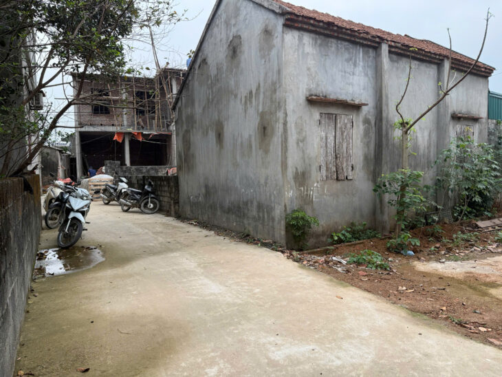 e có hai lô đất cần bán nhanh ạ nhỉnh tỷ 65m và 54m xã đông phương yên , Chương mỹ liên hệ