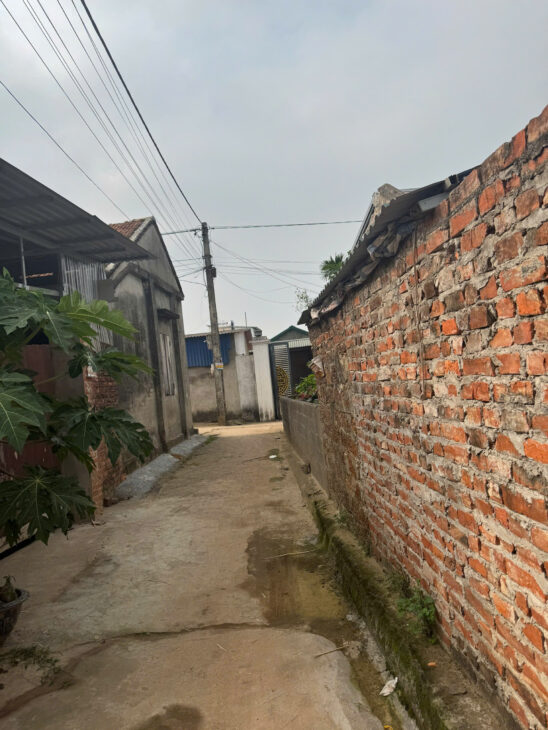 e có hai lô đất cần bán nhanh ạ nhỉnh tỷ 65m và 54m xã đông phương yên , Chương mỹ liên hệ