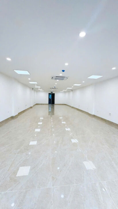 CẦN BÁN TÒA NHÀ VĂN PHÒNG 8 TẦNG THANG MÁY MỚI KOONG, VỈA HÈ, DÒNG TIỀN 120TR/ THẤNG, GIÁ 73 TỶ