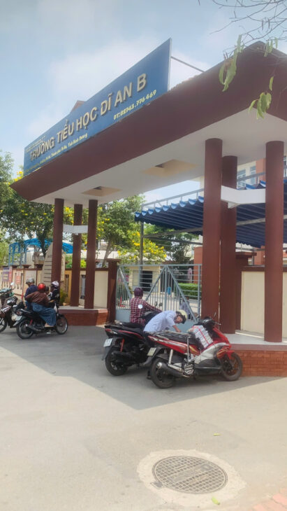 Bán nhà 1 Trệt 1 Lầu trung tâm TP Dĩ An,gần trường THPT Dĩ An,đường xe hơi