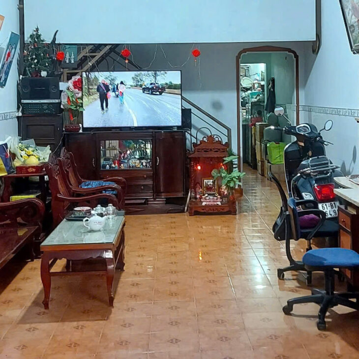 Bán nhà 1 Trệt 1 Lầu trung tâm TP Dĩ An,gần trường THPT Dĩ An,đường xe hơi