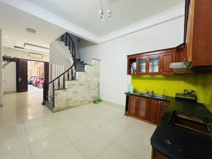 PL TRẦN QUỐC HOÀN Ô TÔ TRÁNH – KINH DOANH DT 40m2 3 tầng mt 4m Giá 13.9 tỷ