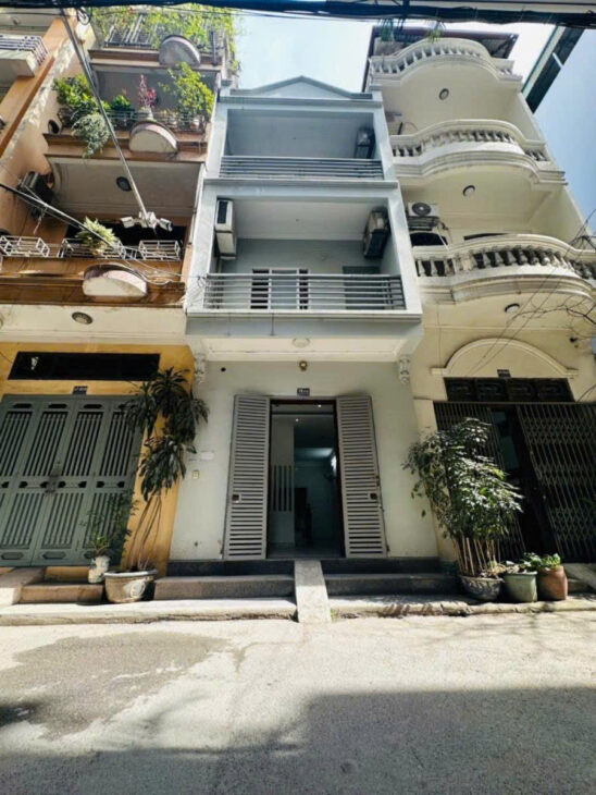 PL TRẦN QUỐC HOÀN Ô TÔ TRÁNH – KINH DOANH DT 40m2 3 tầng mt 4m Giá 13.9 tỷ