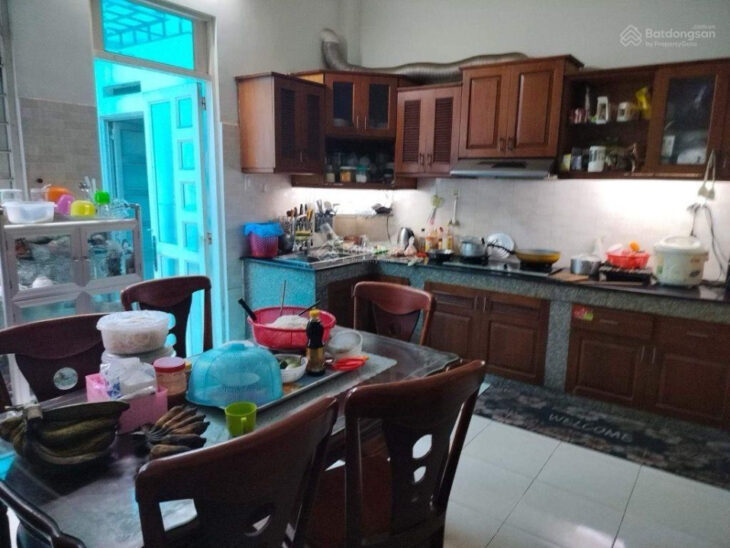 Bán nhà mặt phố đẹp, đường D1, P Phú Mỹ, Q7, HCM, 90m2, nhỉnh 13, tỷ VND