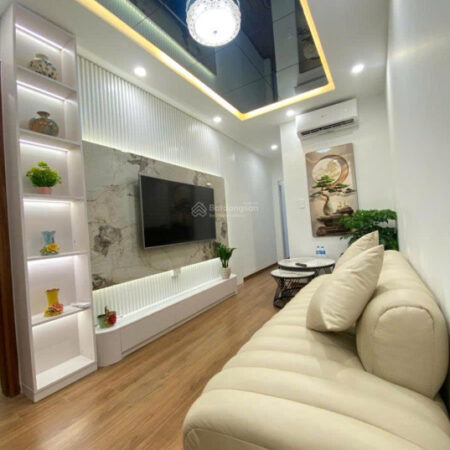 Bán gấp căn hộ 2PN, 2WC full nội thất tại Thi Sách, Hai Bà Trưng, 65m2, giá 4.85 tỷ. LH: 0366 051