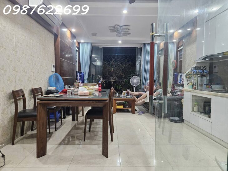 BÁN NHÀ TRUNG KÍNH – CẦU GIẤY- Ô TÔ – 7 TẦNG THANG MÁY – 2 THOÁNG TRƯỚC SAU