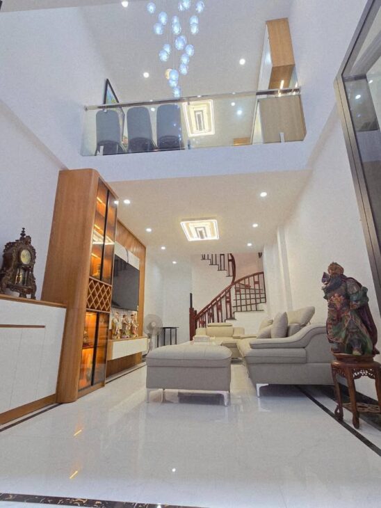 BÁN NHÀ 4 TẦNG 35M2, NGỌC THỤY – LONG BIÊN – GIÁ NHỈNH 5 TỶ – VỊ TRÍ ĐẮC ĐỊA, SỔ ĐỎ CHÍNH CHỦ