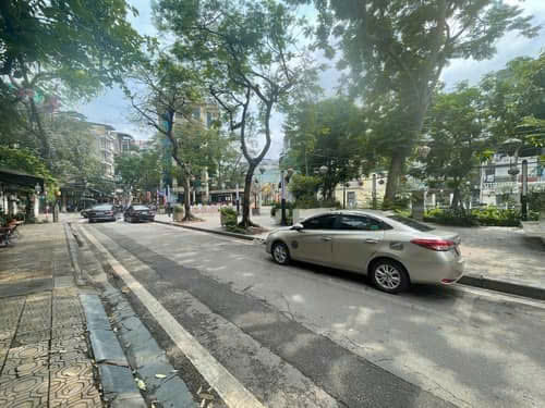 CHỈ 692 TRIÊU M NHÀ MẶT PHỐ TRÚC BẠCH 104M 9 TẦNG THANG MÁY GIÁ CHỈ 72 TỶ 0878168006