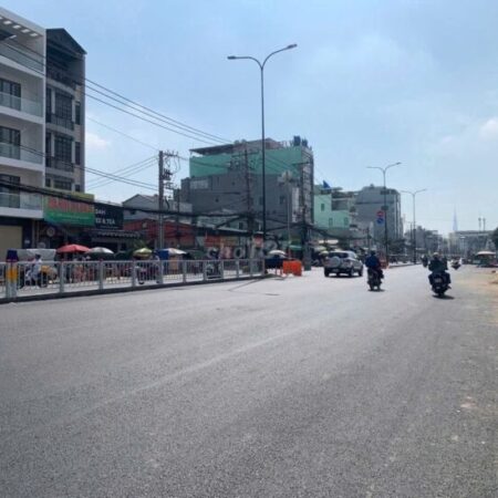 Bán mặt tiền đang kinh doanh 60x80m giá 360 tỷ Đường Dương Quảng Hàm