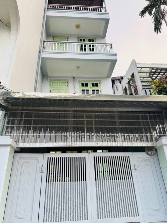 BÁN NHÀ BỒ ĐỀ 21 tỷ 82m VIEW HỒ KINH DOANH Ở PHÙ HỢP,LONG BIÊN HÀ NỘI