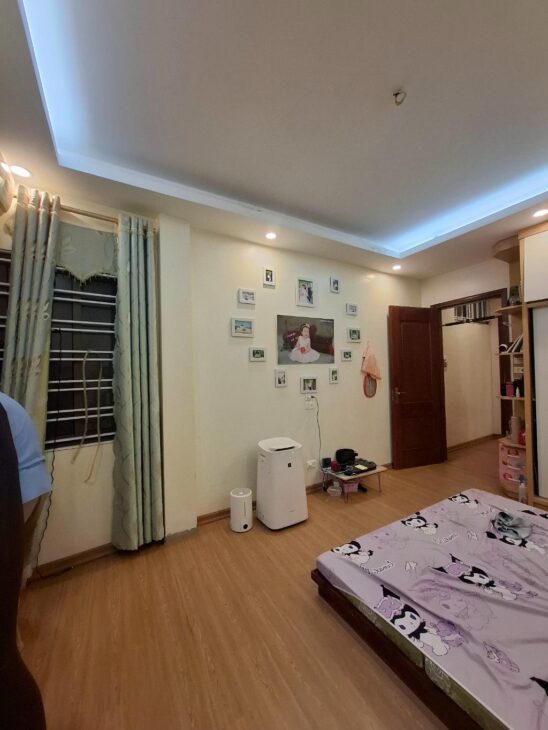 Bán nhà Hoàng Hoa Thám, Ba Đình, đủ đồ, 42m2, 4 tầng, Mt 4.5m, chỉ 8.8 tỷ
