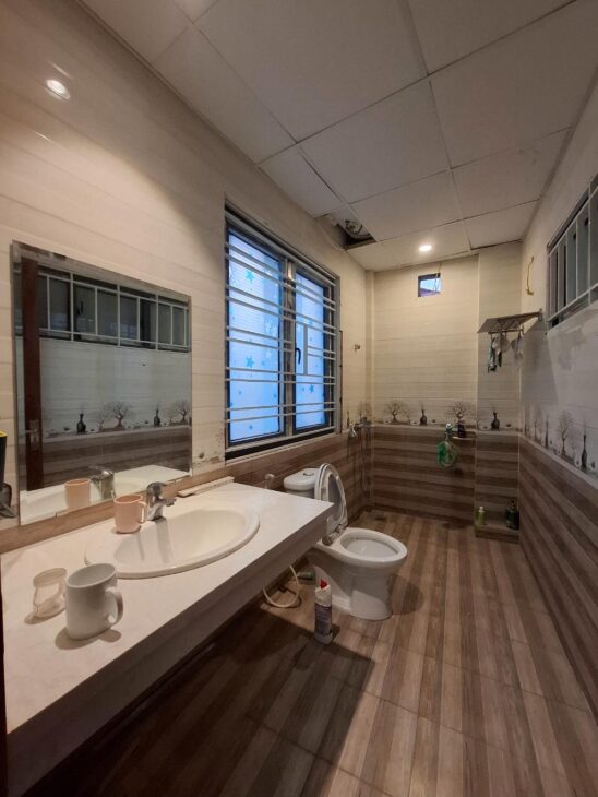 Bán nhà Hoàng Hoa Thám, Ba Đình, đủ đồ, 42m2, 4 tầng, Mt 4.5m, chỉ 8.8 tỷ