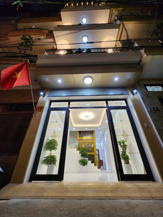 mỏ vang giữa đất quý Thái Hà, ga ra ô tô, thang máy, 2 thoáng, Sân BBQ – sân phơi – mở lối thăng hoa