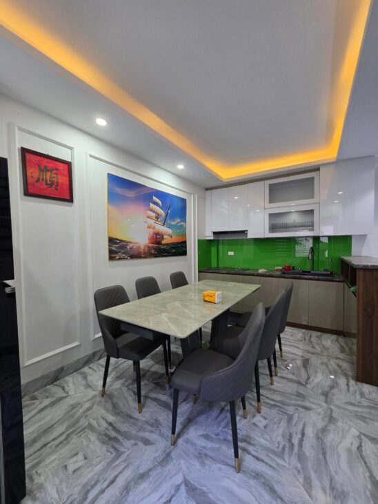 Bán nhà Đội Cấn, Ba Đình, 42m2, 5 tầng, Mt 9m, chỉ 9.5 tỷ