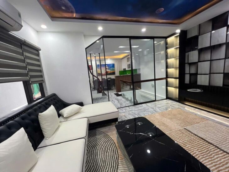 Bán nhà Đội Cấn, Ba Đình, 42m2, 5 tầng, Mt 9m, chỉ 9.5 tỷ