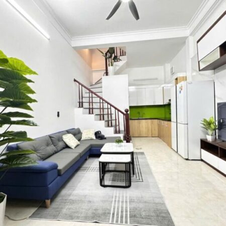 Bán nhà Cầu Giấy, Cầu Giấy, ngõ nông, đủ đồ ở ngay, 30m2, 4 tầng, Mt 4m, chỉ 9.5 tỷ