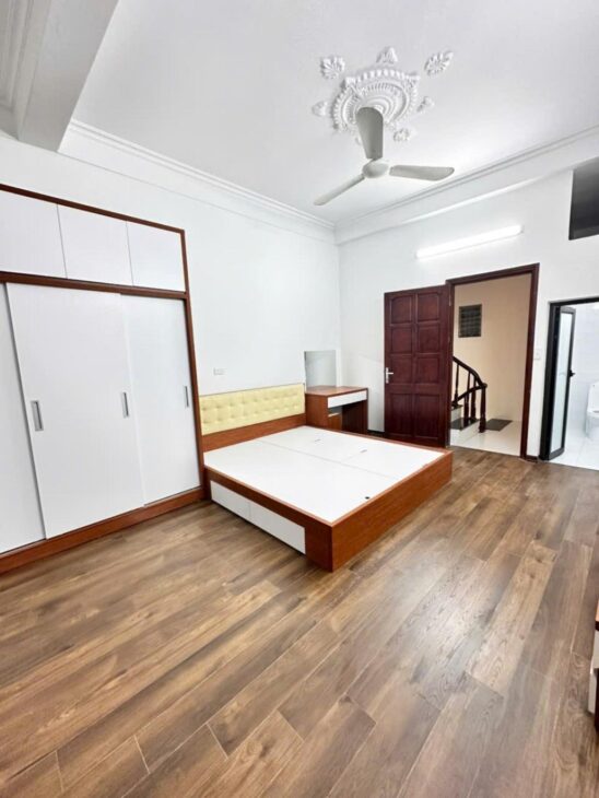 Bán nhà Cầu Giấy, Cầu Giấy, ngõ nông, đủ đồ ở ngay, 30m2, 4 tầng, Mt 4m, chỉ 9.5 tỷ