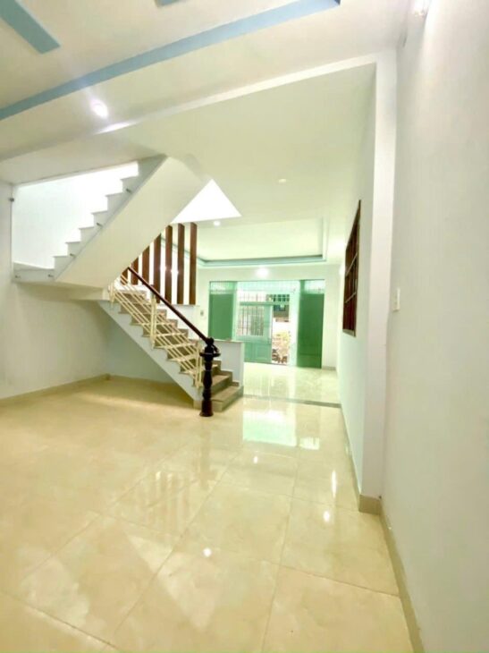 Nhà đẹp, diện tích lớn 5 x13 vuông vức, ngay chợ Tân Sơn chỉ nhỉnh 4 tỷ