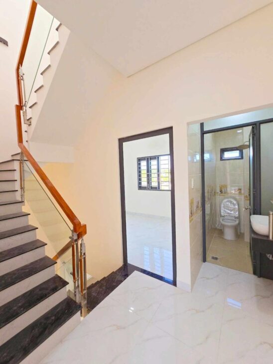 NHÀ 3 TẦNG MỚI XÂY – CÁCH NGUYỄN DUY TRINH VÀI BƯỚC – HẺM Ô TÔ TRÁNH – CHỈ 4.3 TỶ