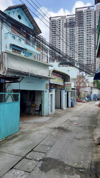 CÁCH PHẠM VĂN ĐỒNG 1PHÚT ,VỊ TRÍ THÔNG THOÁNG XE HƠI TRÁNH. THUẬN TIỆN DI CHUYỂN. 155M. NHỈNH 7 TỶ.