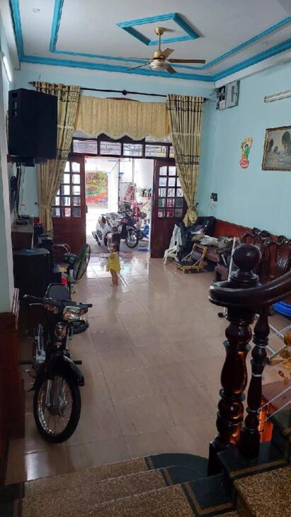 CÁCH PHẠM VĂN ĐỒNG 1PHÚT ,VỊ TRÍ THÔNG THOÁNG XE HƠI TRÁNH. THUẬN TIỆN DI CHUYỂN. 155M. NHỈNH 7 TỶ.