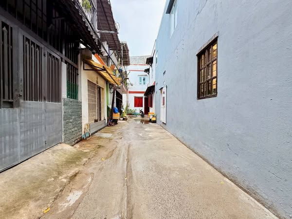 Bán nhà 2MT TL29 có nhiều cửa sổ thoáng mát gần ngã tư ga Thạnh Lộc