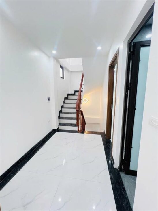 NHÀ MỚI KÍNH COONG- OTO NGỦ TRONG NHÀ – KINH DOANH NHỎ – DỌN VÀO Ở LUÔN CHỈ NHỈNH 5 TỈ